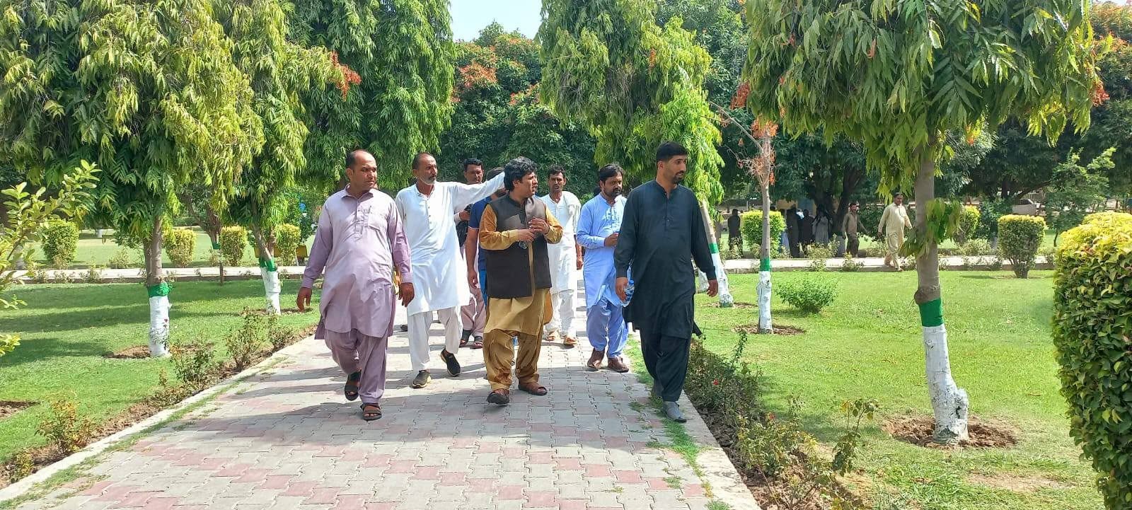 Managing Director Horticulture Agency Bahawalpur Visits Madar-e-Millat Park, Appreciates Employees’ Performance